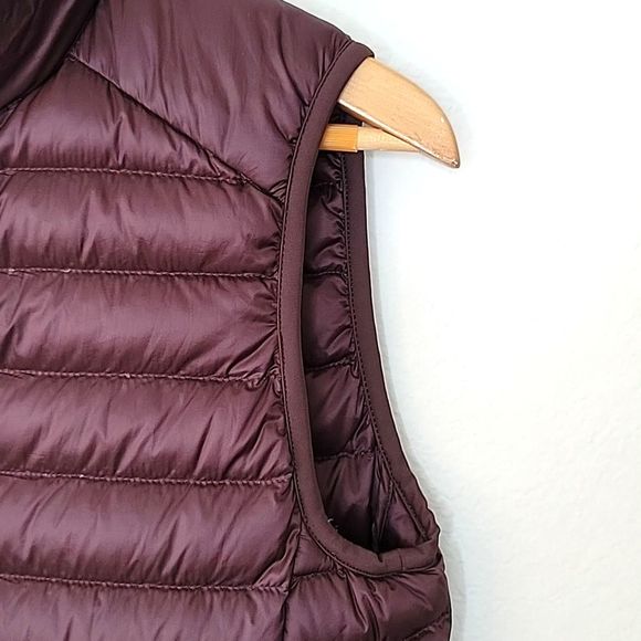UNIQLO Purple Down Puffer Vest size XS Warm Lightweight Zipper Pockets - Picture 6 of 15